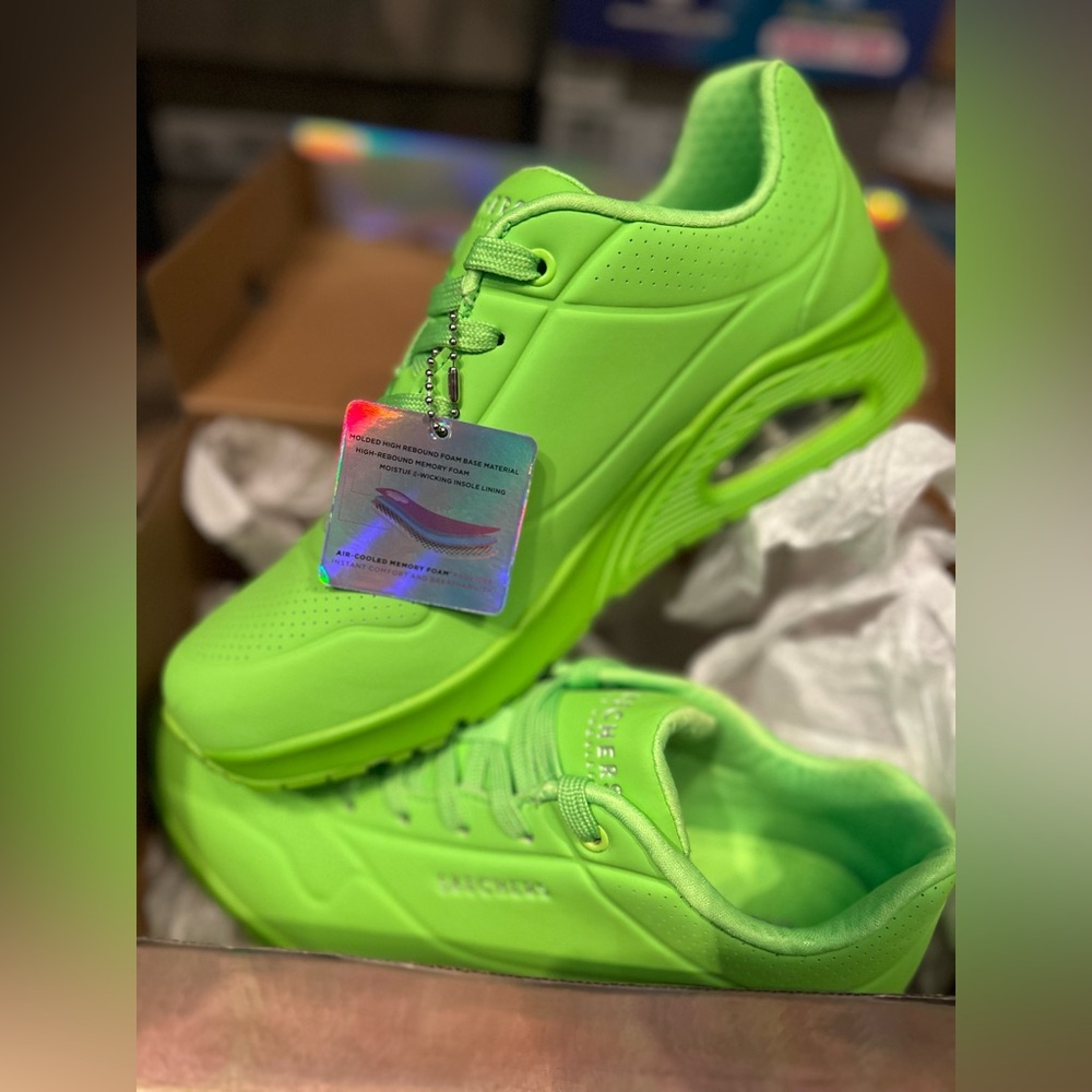 Out of this world of green sketchers